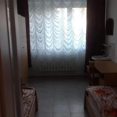 Zimmervermietung Minimum 7tage Langzeitmiete Monat 590e Hostel *